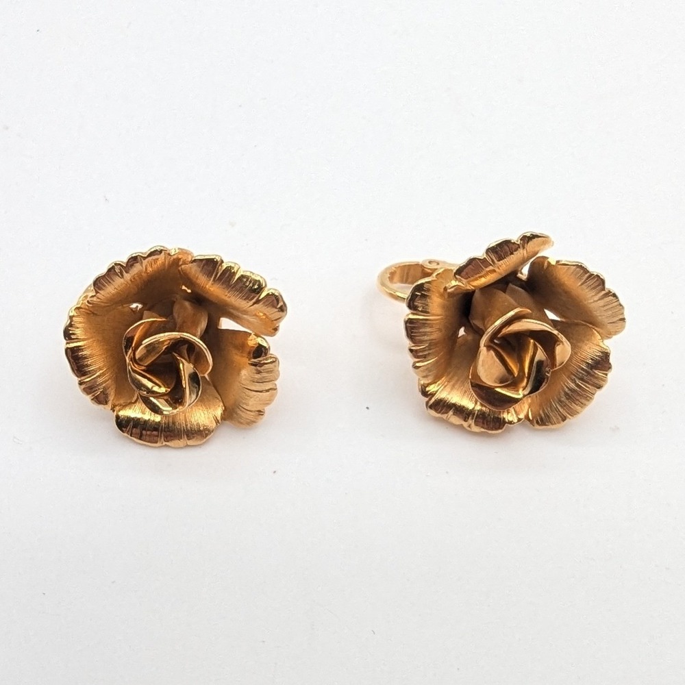 Vintage Lisner Gold Tone Rose‎ Flower Clip On Earrings Floral Textured Studs